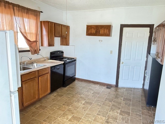 1816 Military Road, Unit 2 Tonawanda, NY 14217 - Photo 6 of 17 Step into the Kitchen from your back side porch