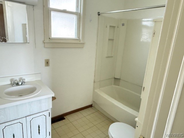 1816 Military Road, Unit 2 Tonawanda, NY 14217 - Photo 10 of 17 Bathroom