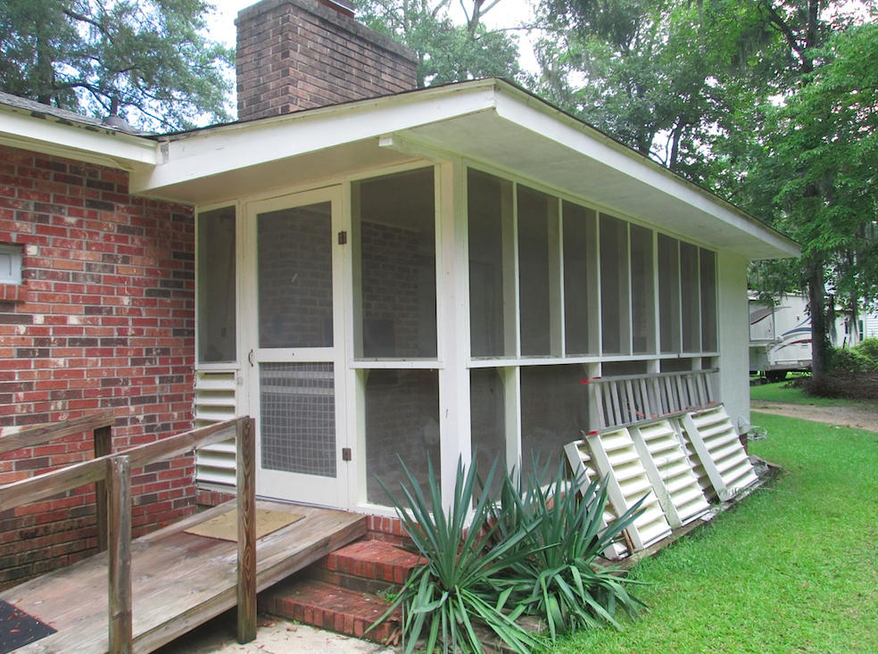 1730 Scott Lake Road Summerton, SC 29148 - Photo 3 of 12 exterior back porch pic