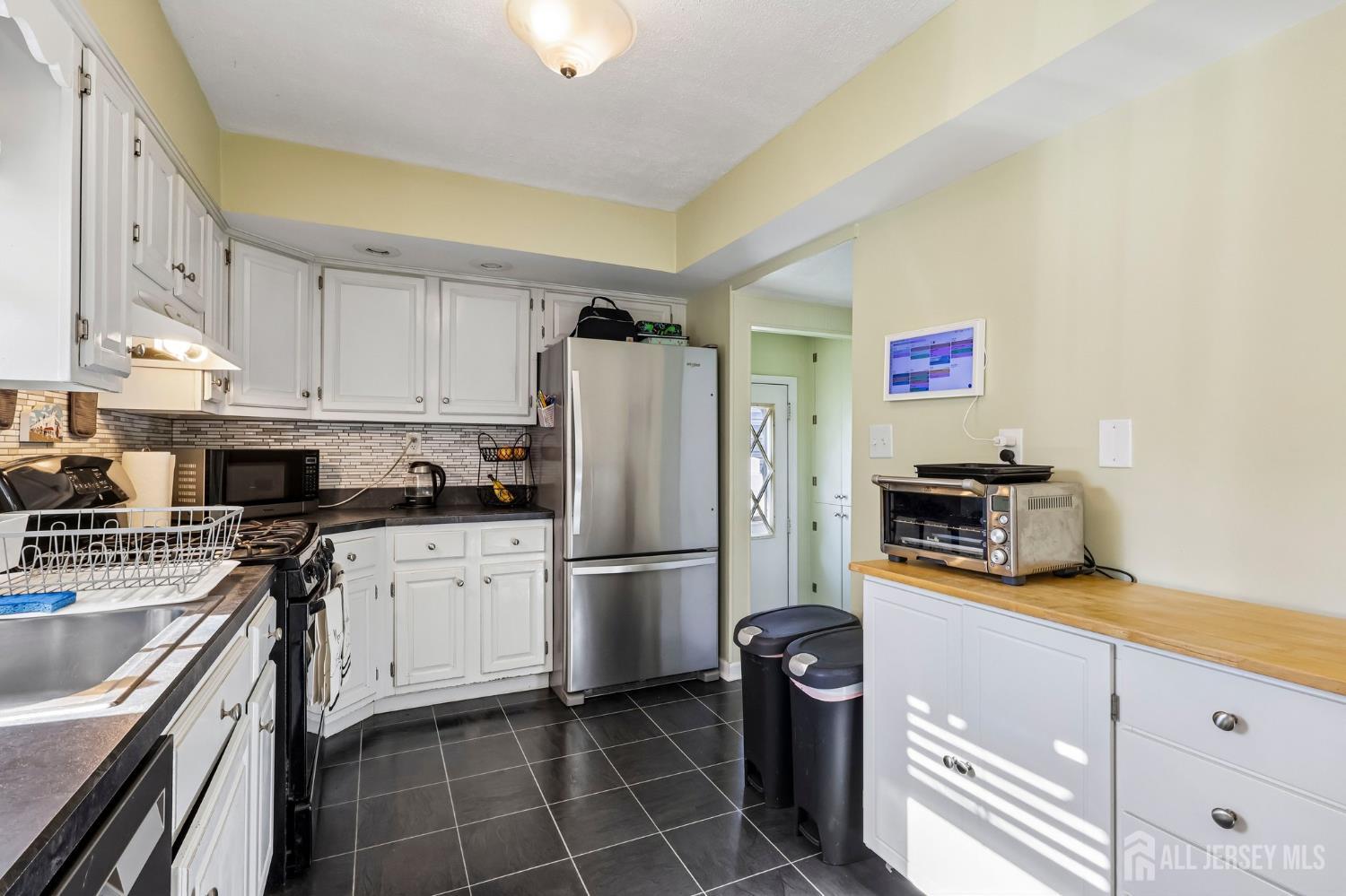13 Highview Road East Brunswick, NJ 08816 - Photo 12 of 34 Gallery Image 12