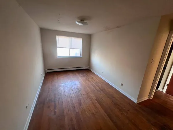 $1,050 | 3117 48th Court, Unit 3E, Cicero, IL 60804