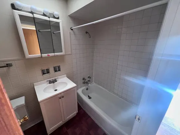 $1,050 | 3117 48th Court, Unit 3E, Cicero, IL 60804
