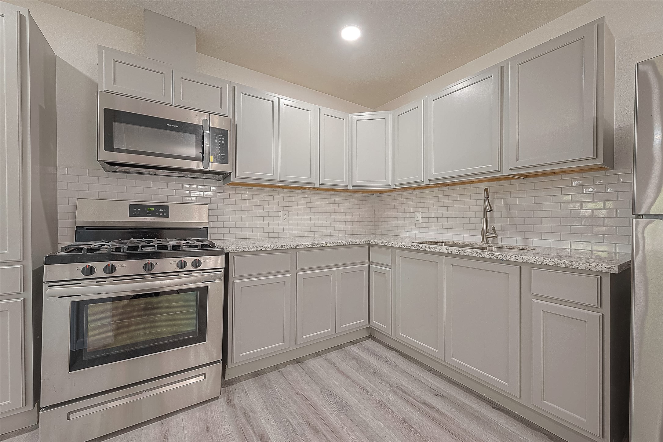 715 West 9th Street Freeport, TX 77541 - Photo 8 of 25