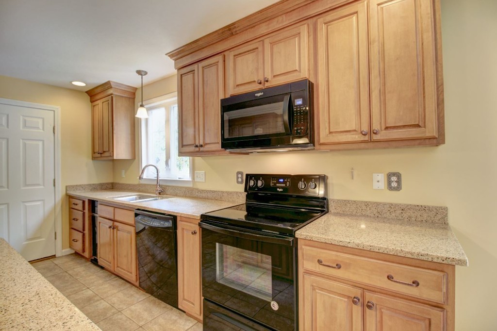 8 Amber Road Westminster, MA 01473 - Photo 5 of 29 Gallery Image 5