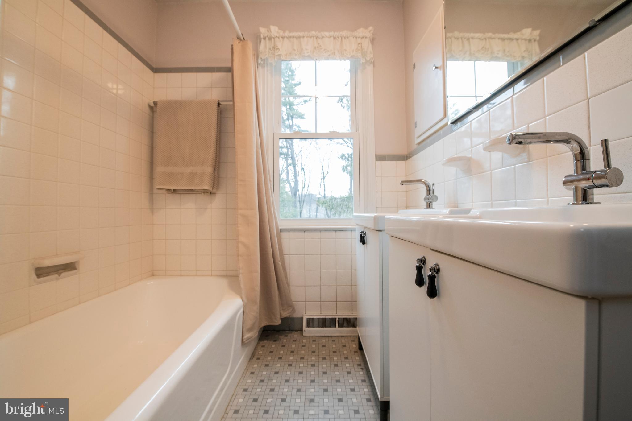 1532 Mill Road Jenkintown, PA 19046 - Photo 18 of 28 2nd Floor Hall Bathroom