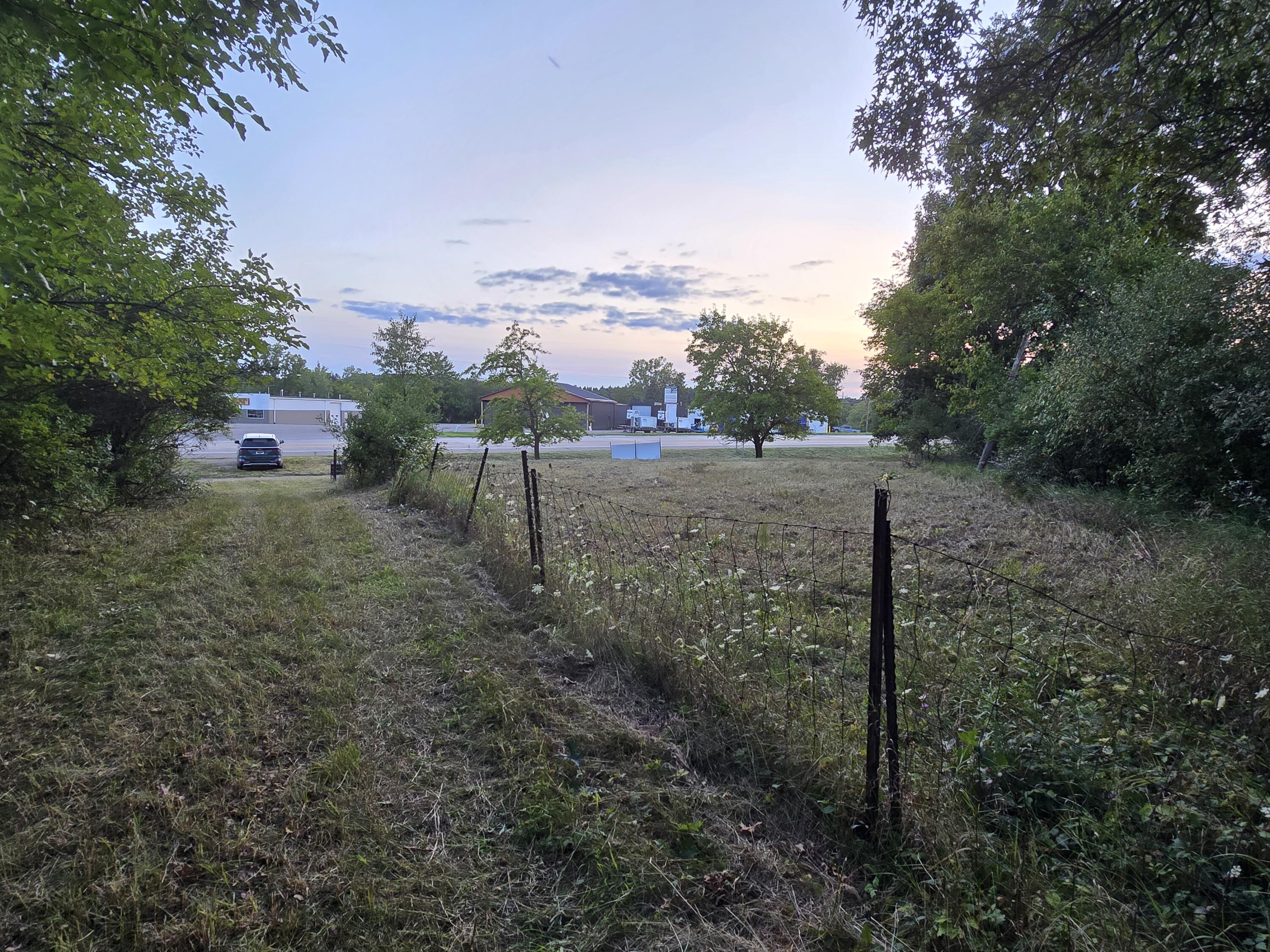 3911 West Carleton Road Jonesville, MI 49250 - Photo 6 of 12 20240820_202138