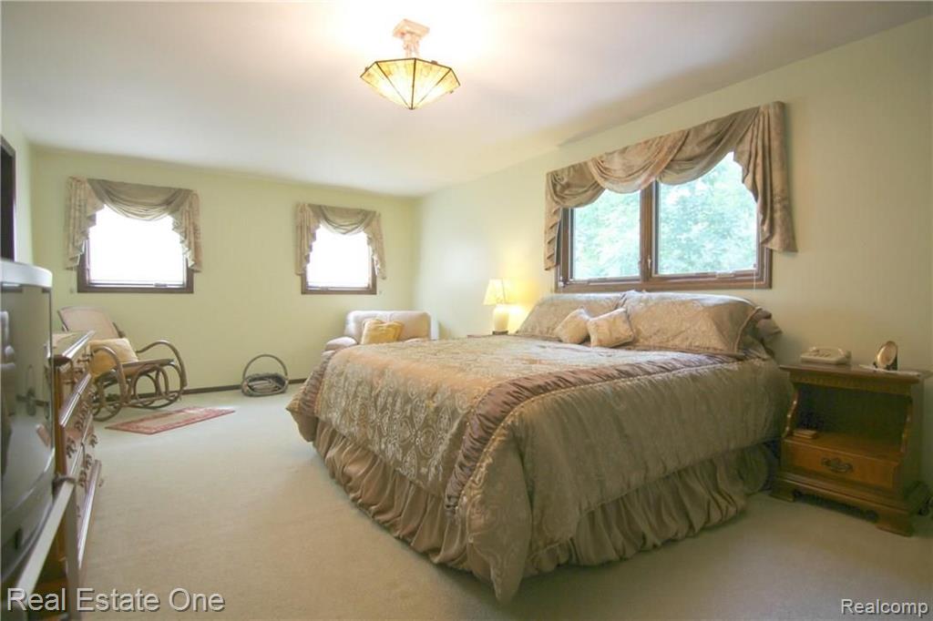 28053 Inkster Road Farmington Hills, MI 48334 - Photo 25 of 46