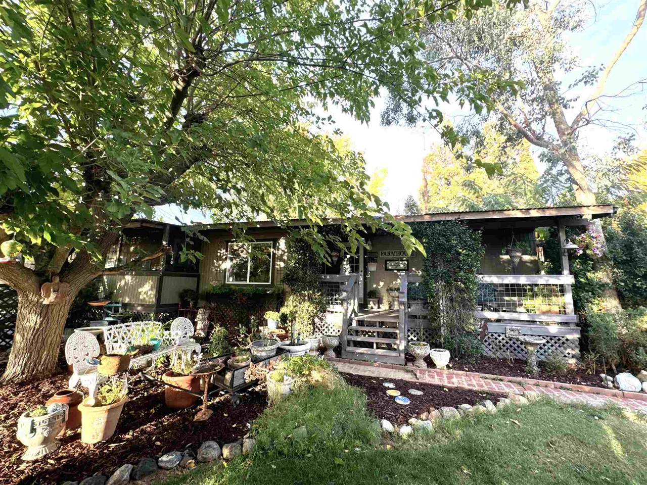 18110 Shell Jamestown, CA 95327 - Photo 1 of 1 View of front facade with a porch