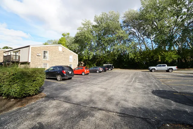 $1,700 | 337 North Carter Street, Unit 202, Palatine, IL 60067