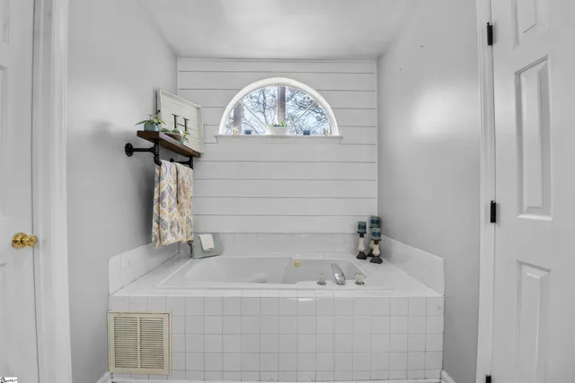 $365,000 | 14 South Penobscot Court, Simpsonville, SC 29681