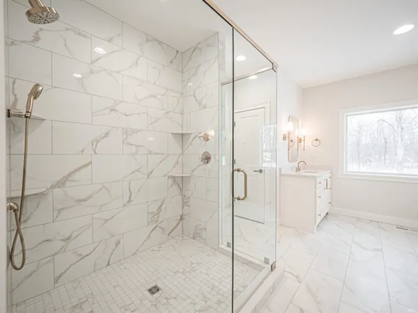 $1,085,000 | 4092 Cottonwood Drive, Boonville, IN 47601