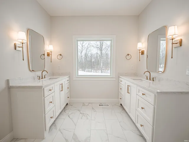 $1,085,000 | 4092 Cottonwood Drive, Boonville, IN 47601