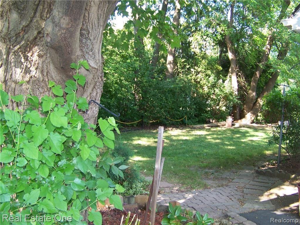 2875 Grant Road Rochester, MI 48309 - Photo 19 of 25 GRANT DECK 2.JPG