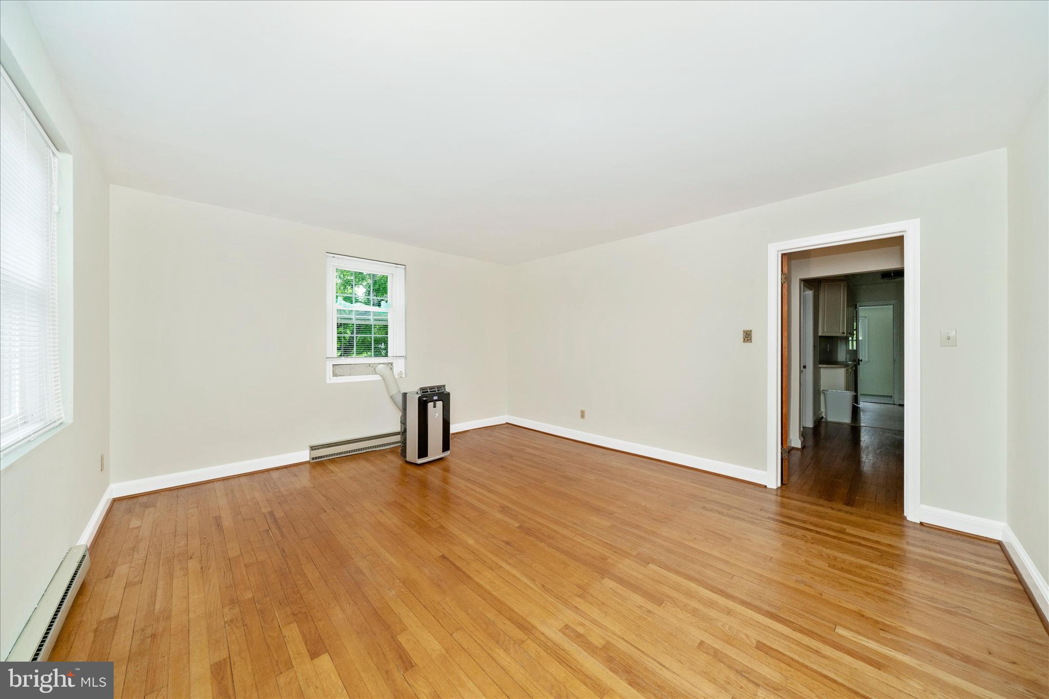 25930 Ridge Road Damascus, MD 20872 - Photo 16 of 62 Unit 3 Living Room