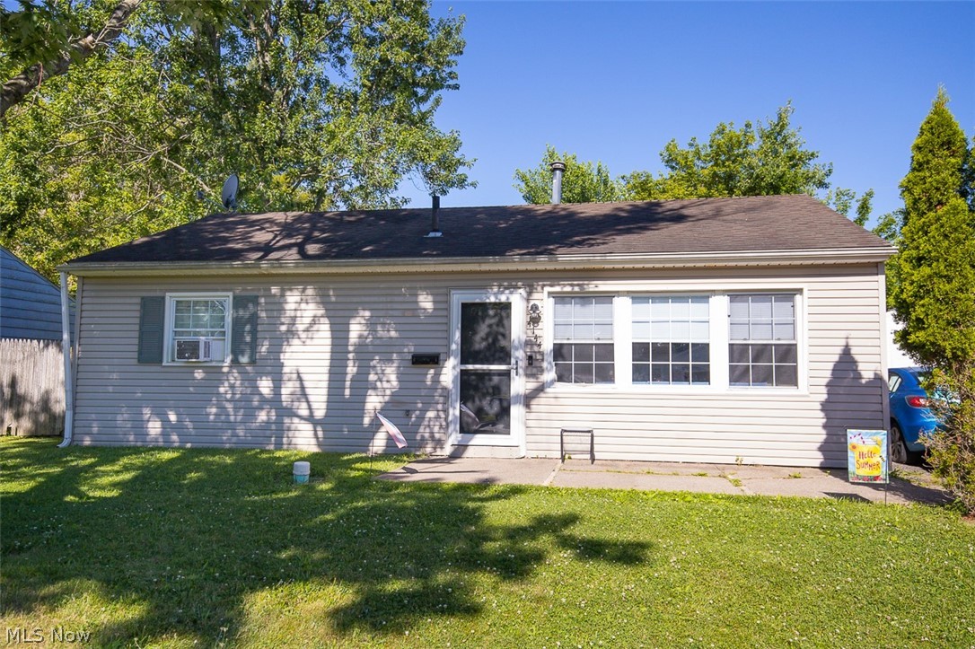 4144 Riverside Drive Lorain, OH 44055 - Photo 2 of 26