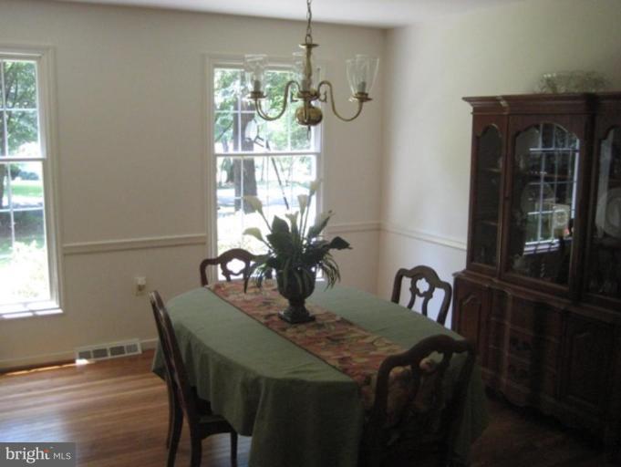11618 Foxclove Road Reston, VA 20191 - Photo 3 of 14 Sun filled separate dining room.