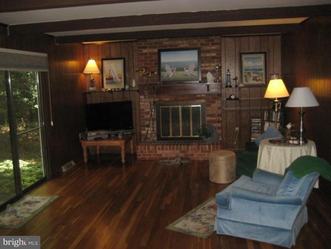11618 Foxclove Road Reston, VA 20191 - Photo 4 of 14 Cozy family room with fireplace.