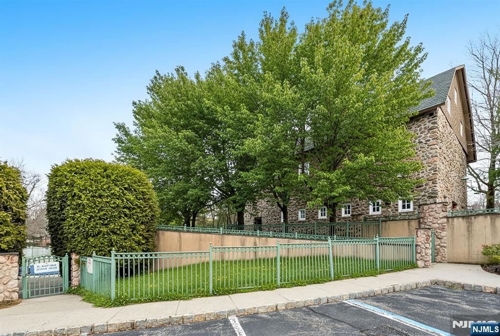 1144 Garrison Court Mahwah, NJ 07430 - Photo 24 of 31