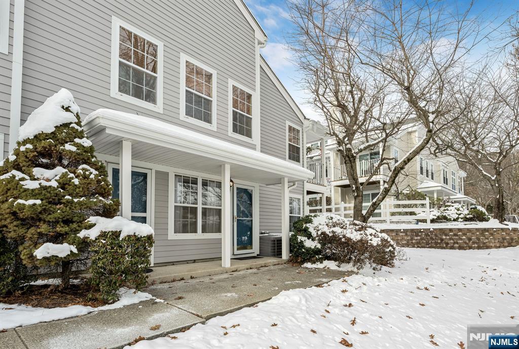 1144 Garrison Court Mahwah, NJ 07430 - Photo 4 of 31