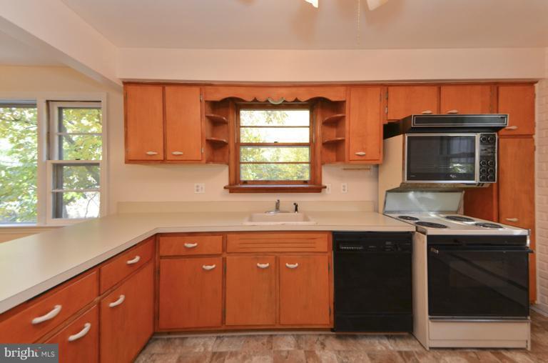 3007 Sayre Road Fairfax, VA 22031 - Photo 3 of 30 Kitchen