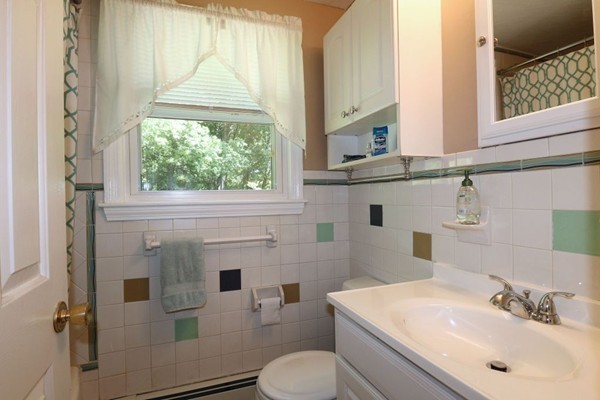 18 Griffin Road Framingham, MA 01701 - Photo 14 of 18
