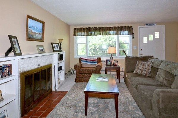 18 Griffin Road Framingham, MA 01701 - Photo 4 of 18