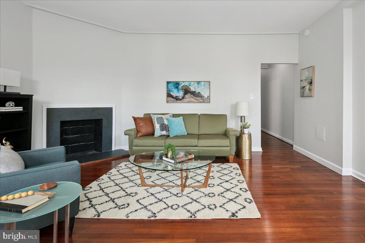 1831 Belmont Road Northwest, Unit 405 Washington, DC 20009 - Photo 5 of 29 Soaring 9' Ceilings