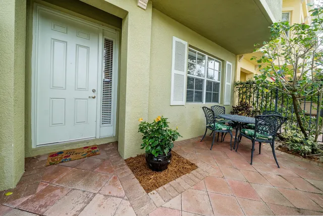 $3,950 | 11860 Valencia Gardens Avenue, Palm Beach Gardens, FL 33410