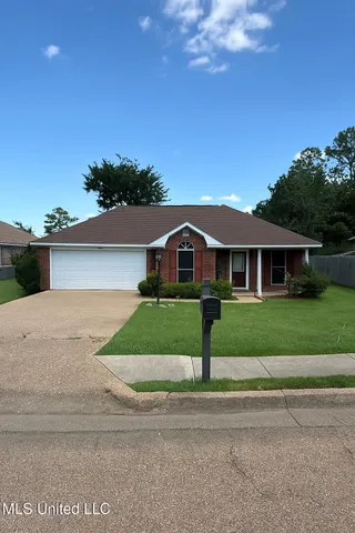 $189,900 | 1017 Craig Circle, Ridgeland, MS 39157