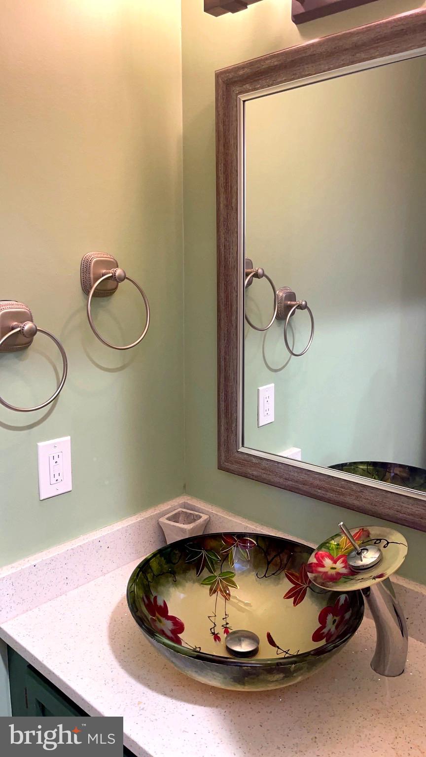 8605 Western Oak Drive Springfield, VA 22153 - Photo 4 of 28