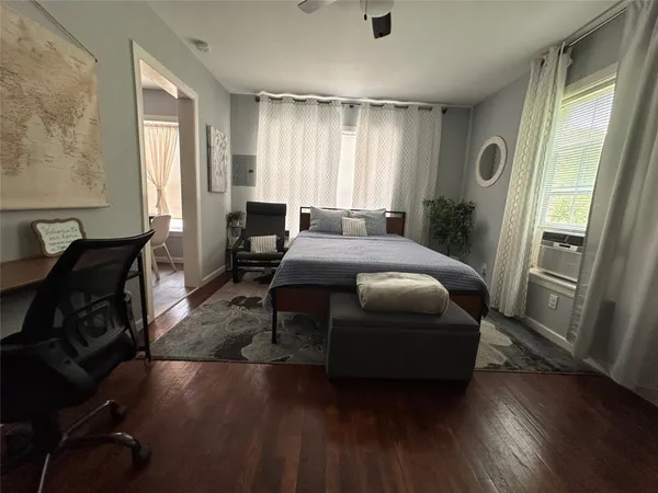 $1,050 | 4302 Polk Street, Unit 5, Houston, TX 77023