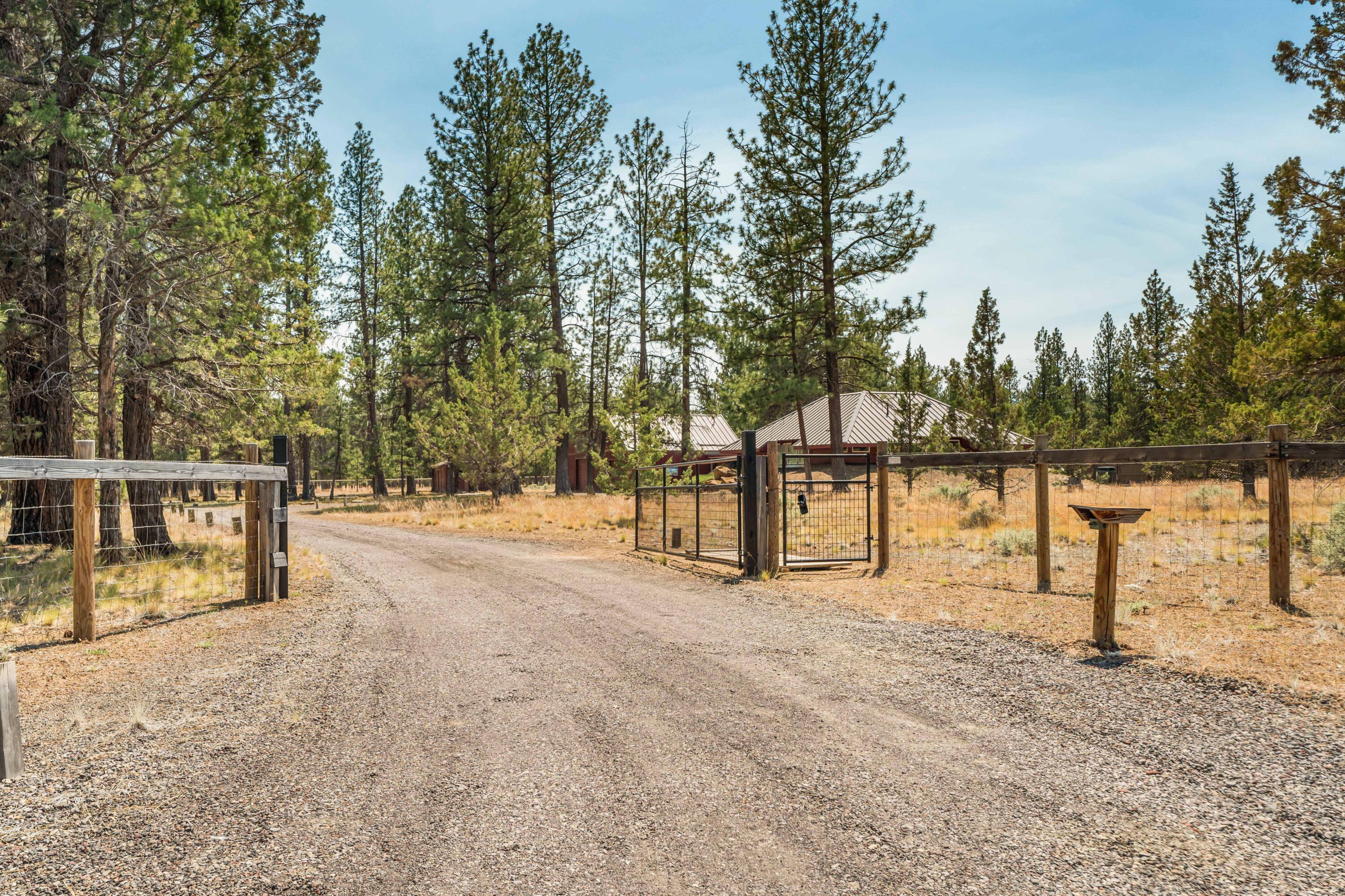 69480 Crooked Horseshoe Road Sisters, OR 97759 - Photo 30 of 35 31