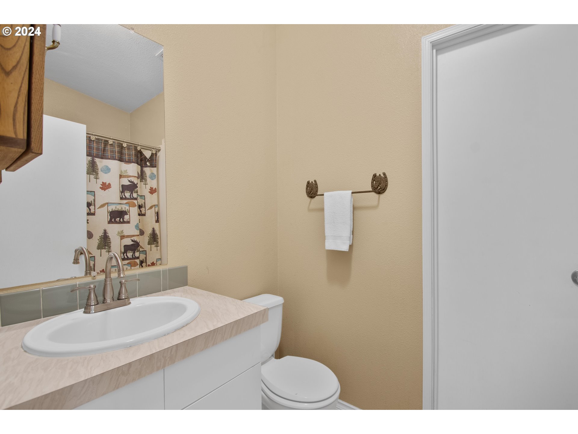 30572 Brownlee Road Rainier, OR 97048 - Photo 15 of 25 Bathroom