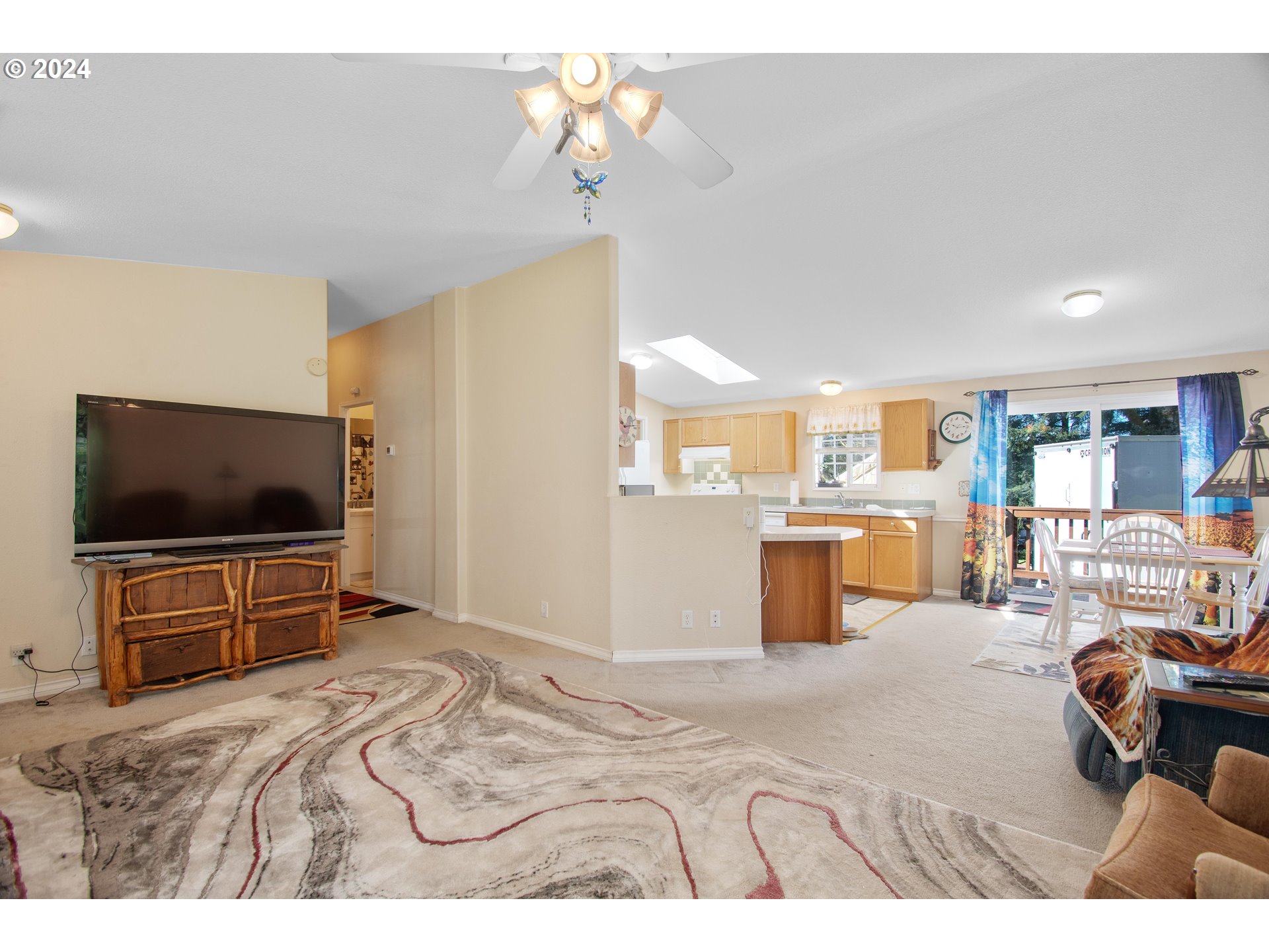 30572 Brownlee Road Rainier, OR 97048 - Photo 6 of 25 Living Room