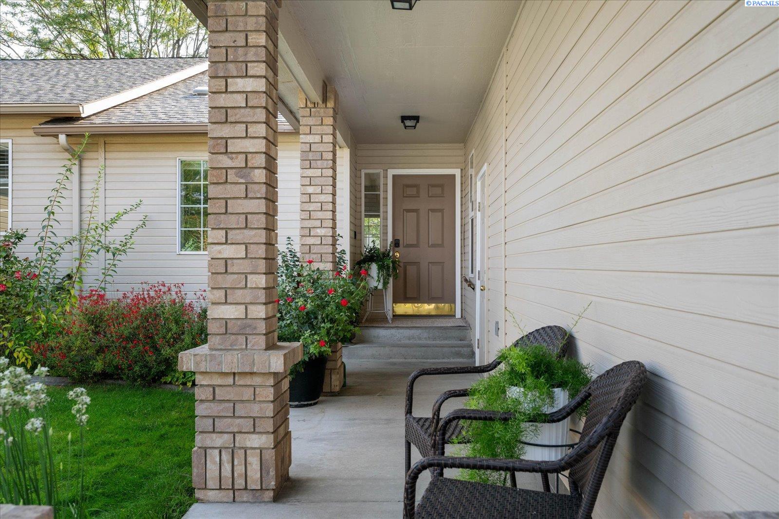 105 Innisbrook Lane Pasco, WA 99301 - Photo 3 of 43 Gallery Image 3