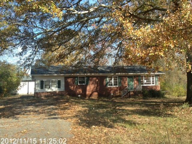 41 Wynnie Road Rome, GA 30165 - Photo 1 of 1 a front view of a house with a garden