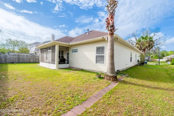 a view of a house with a yard