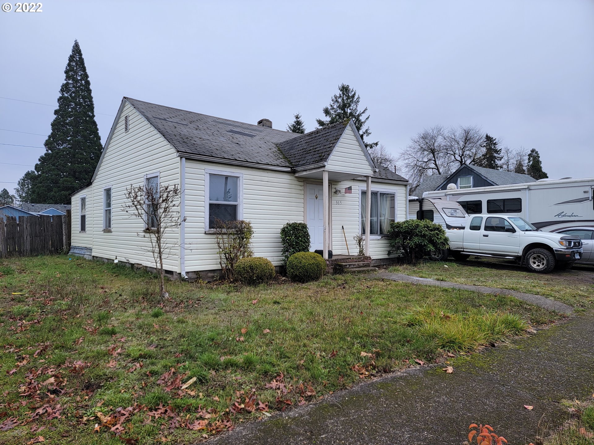 365 25th Street Springfield, OR 97477 - Photo 1 of 6