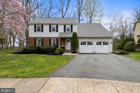 $950,000 | 8 Harrow Circle, Wayne, PA 19087