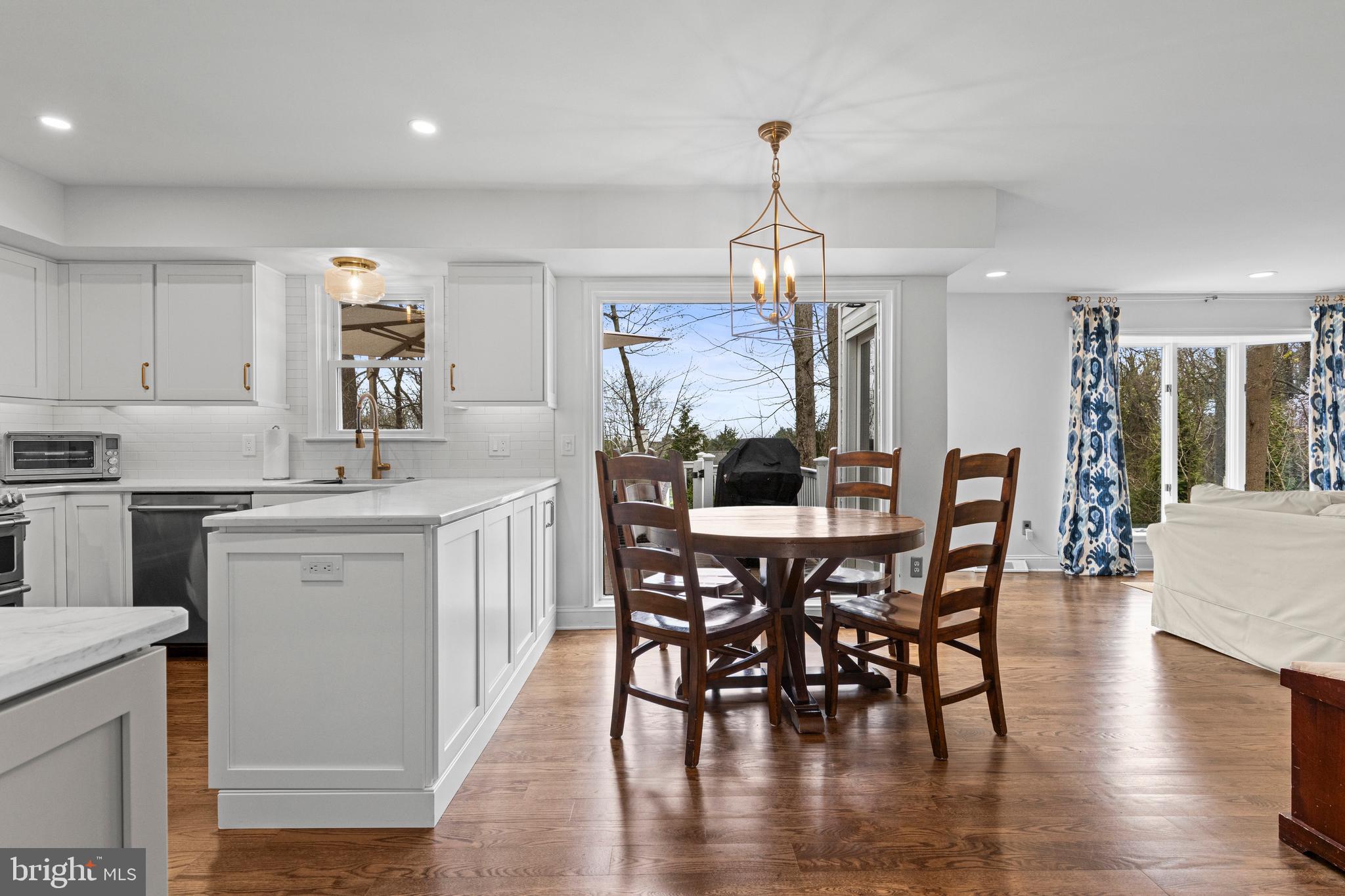8 Harrow Circle Wayne, PA 19087 - Photo 14 of 45 Kitchen & Breakfast Area