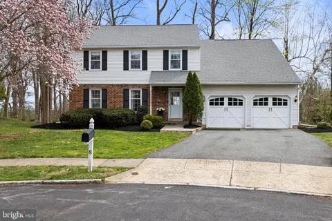 $950,000 | 8 Harrow Circle, Wayne, PA 19087
