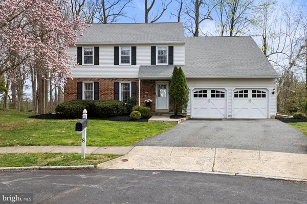 $950,000 | 8 Harrow Circle, Wayne, PA 19087
