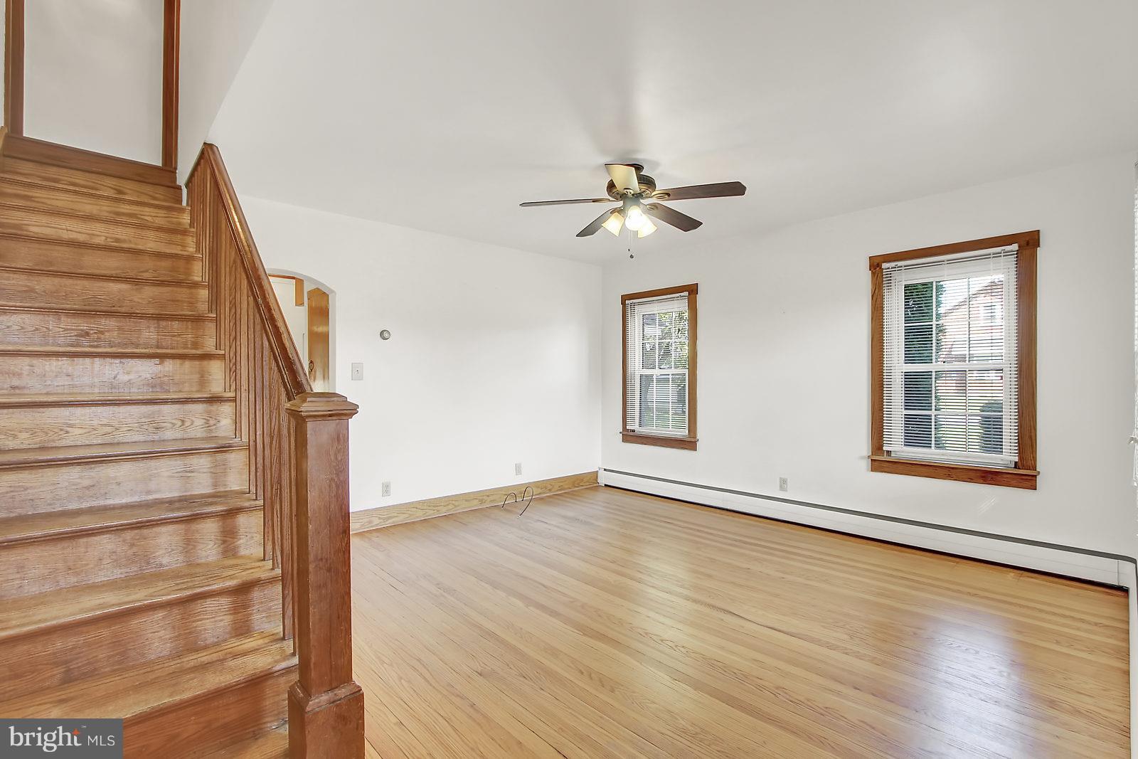 5043 Fairfield Road Fairfield, PA 17320 - Photo 3 of 28 Living Room