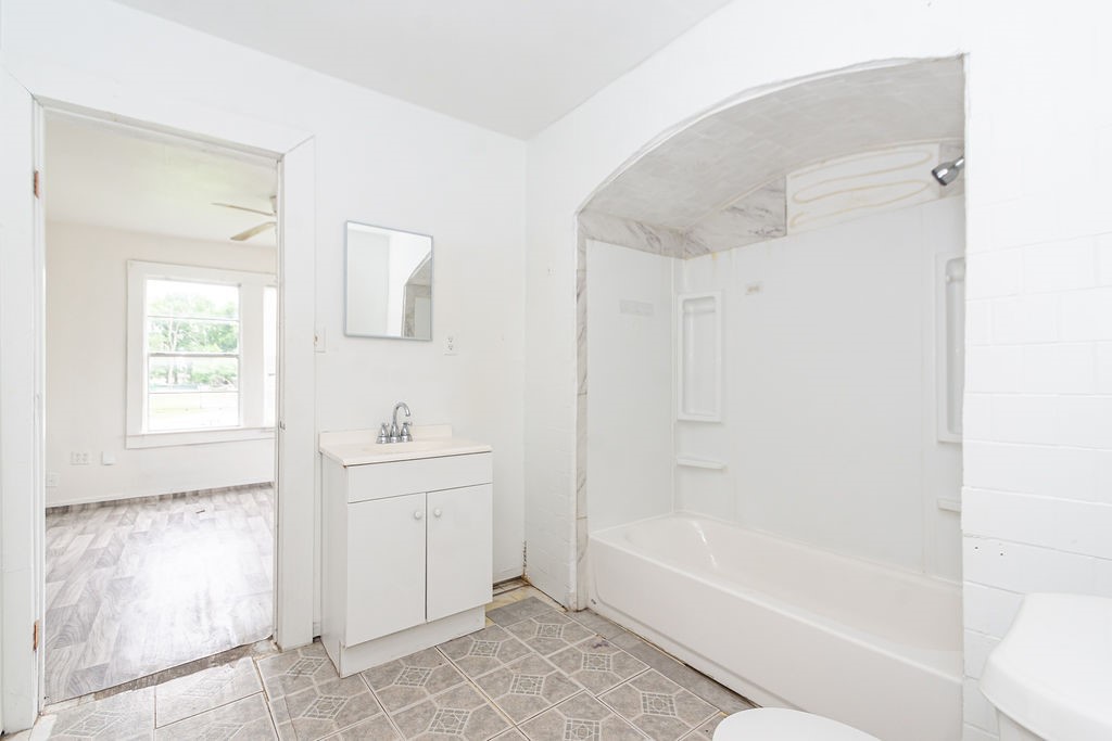 1817 McDaniel Street Houston, TX 77093 - Photo 14 of 48