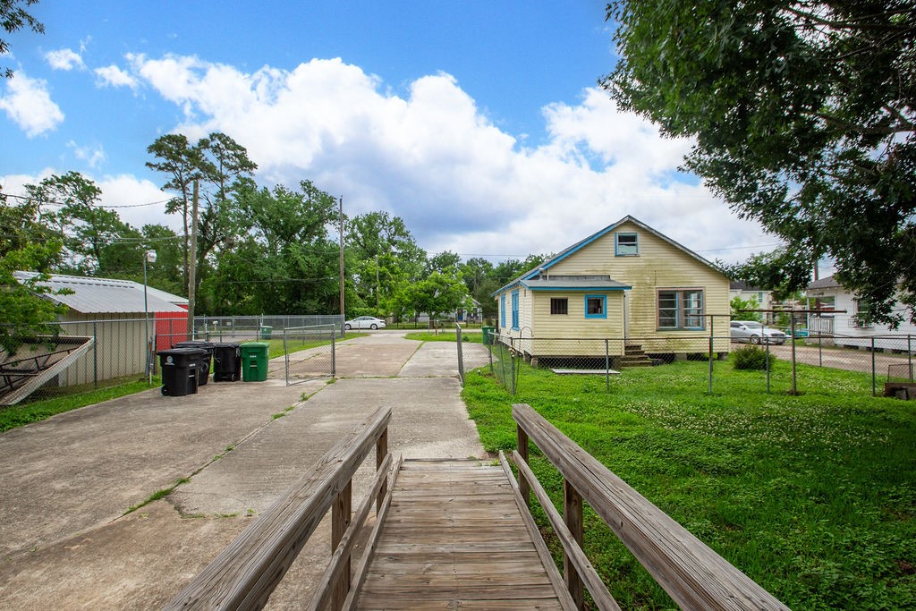 1817 McDaniel Street Houston, TX 77093 - Photo 23 of 48