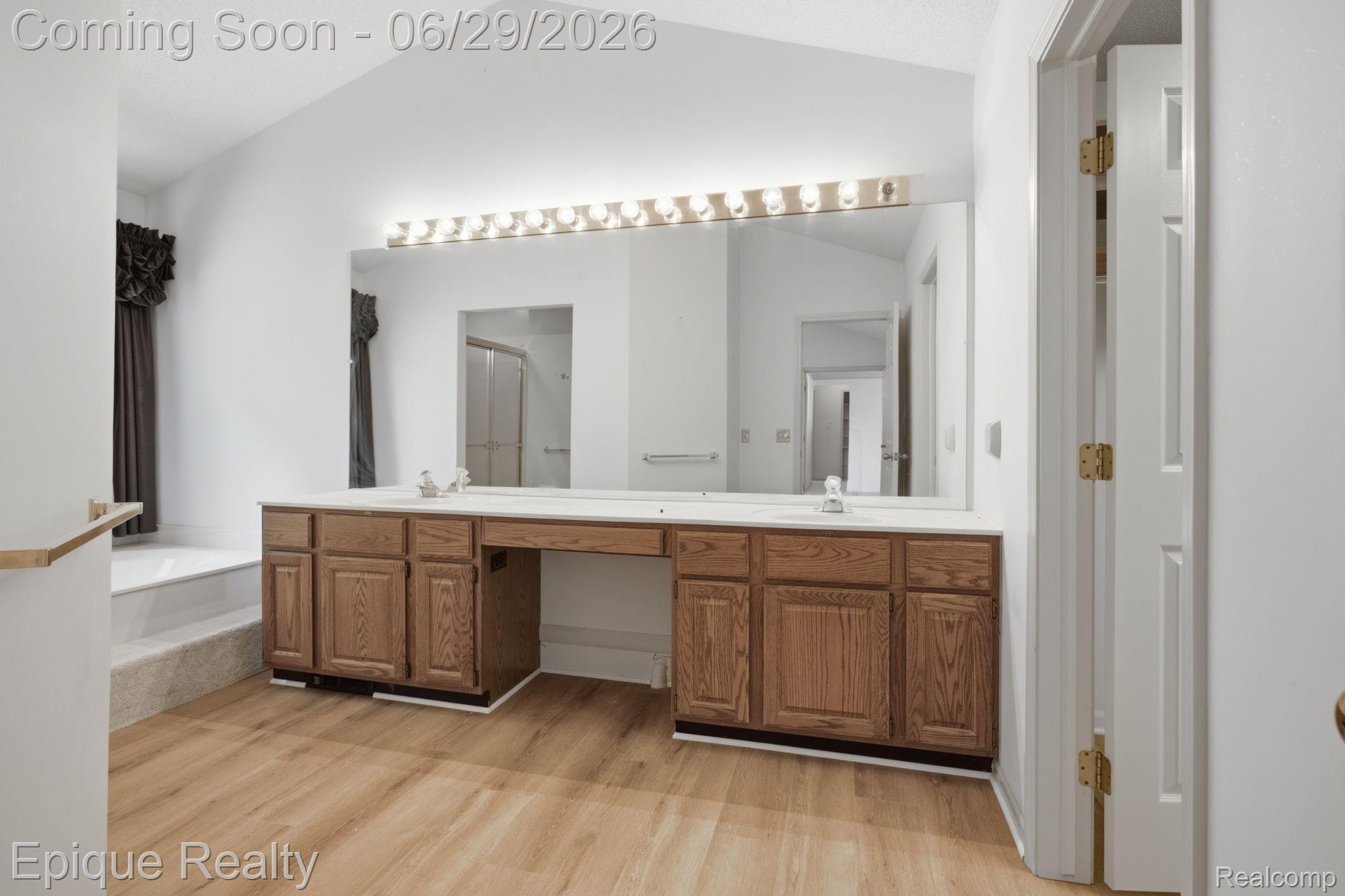 3261 Windwood Road West Bloomfield, MI 48324 - Photo 29 of 40 36-web-or-mls-_17A7549 Mark Thomas Hubble.jpg