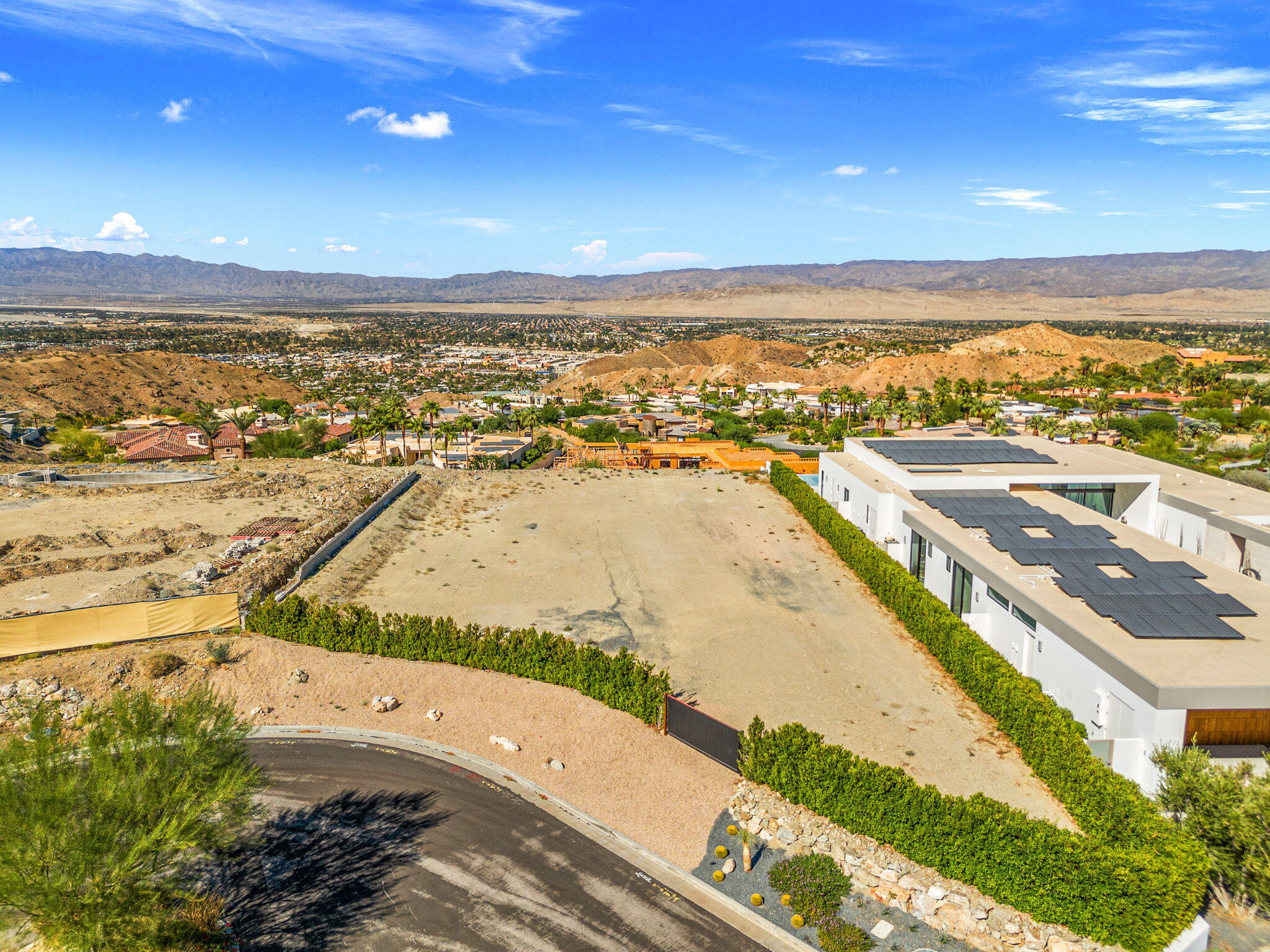 33 Granite Ridge Road Rancho Mirage, CA 92270 - Photo 3 of 29 a view of an ocean and city