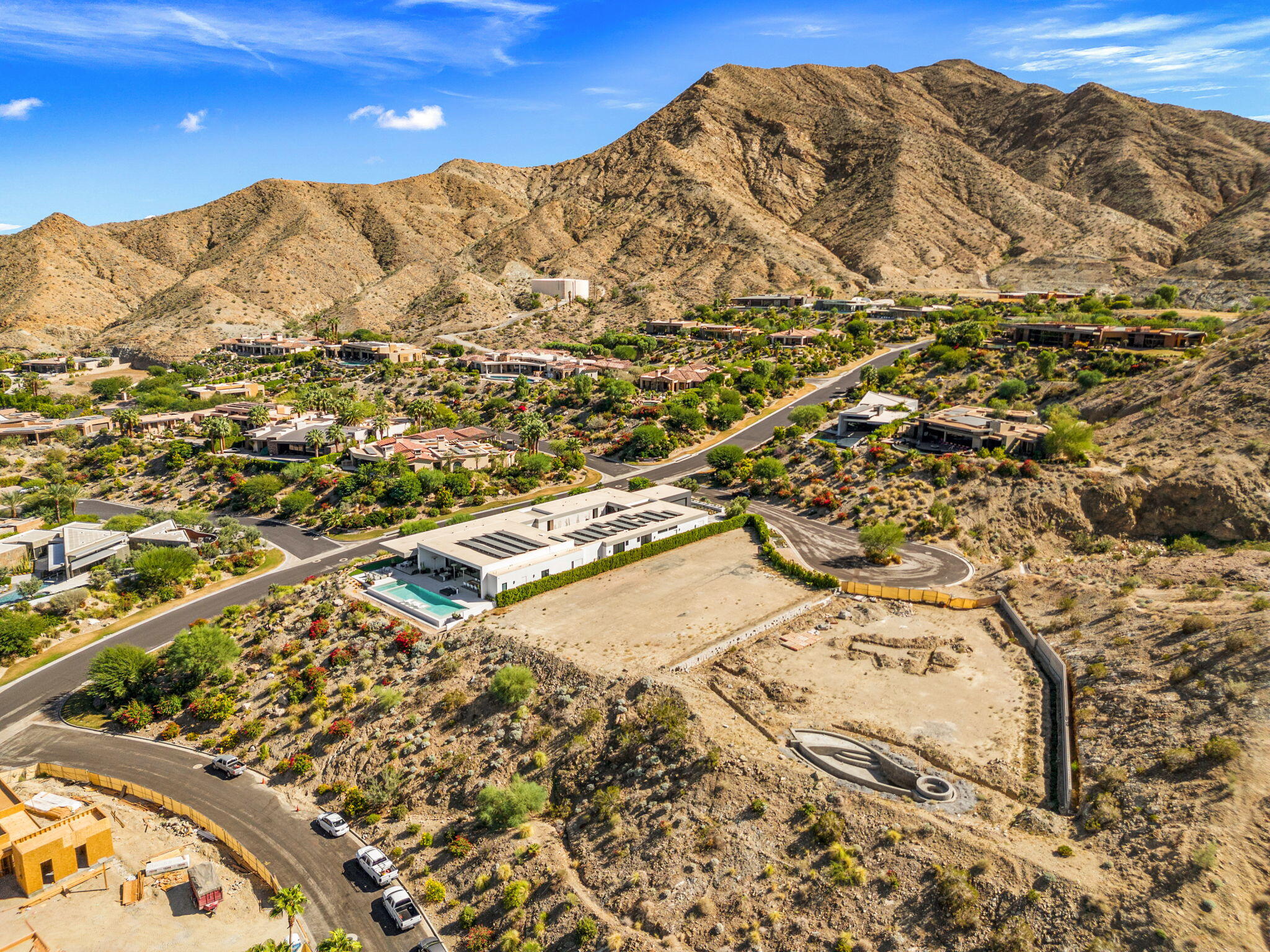 33 Granite Ridge Road Rancho Mirage, CA 92270 - Photo 4 of 29 a view of a large building