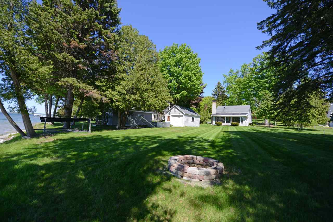 8530 South Lakeview Road Traverse City, MI 49684 - Photo 3 of 31 1800958-2.JPG