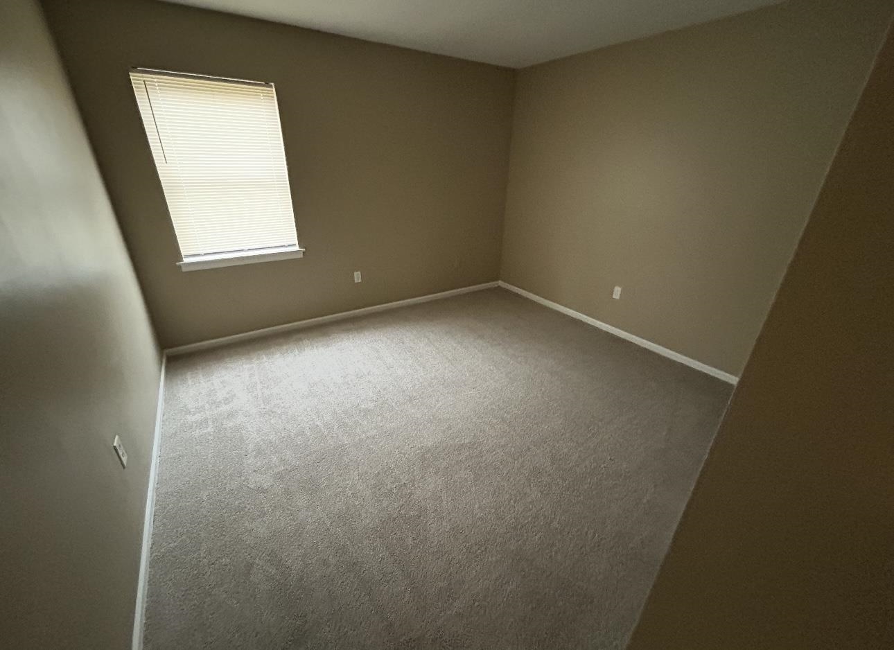 3396 Outlet Road Memphis, TN 38109 - Photo 5 of 6 an empty room with a window